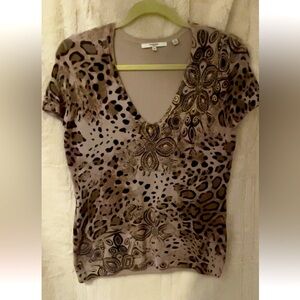 Vertigo Paris short sleeve sweater blouse. Animal print size medium